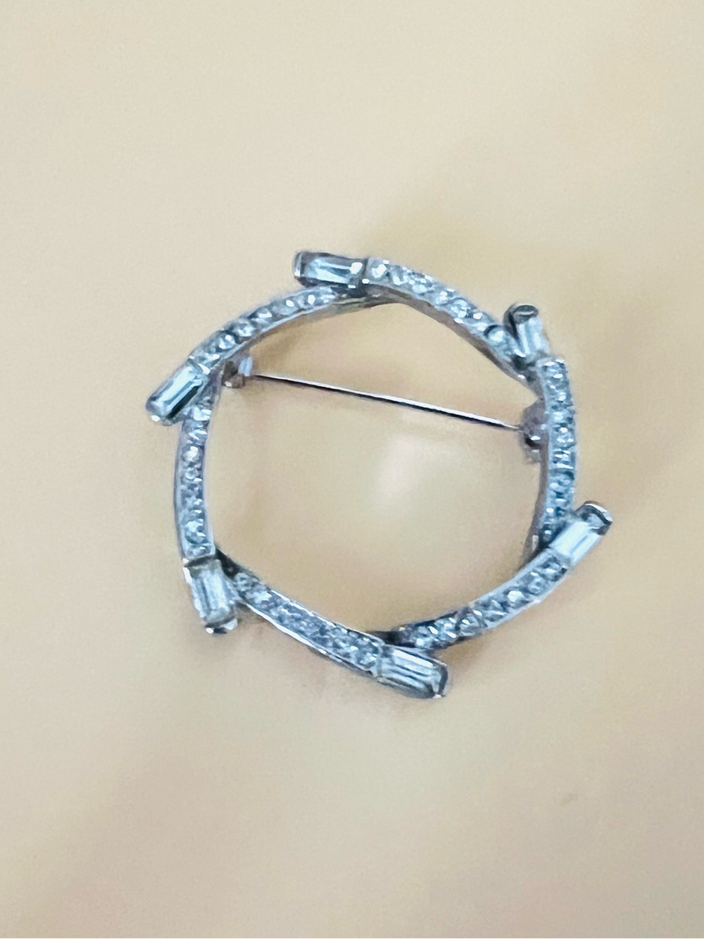 Elegant Silver tone & clear Crystal wreath brooch